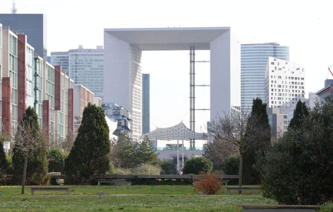 (92) Les salariés de La Défense invités à venir travailler le vendredi en présentiel